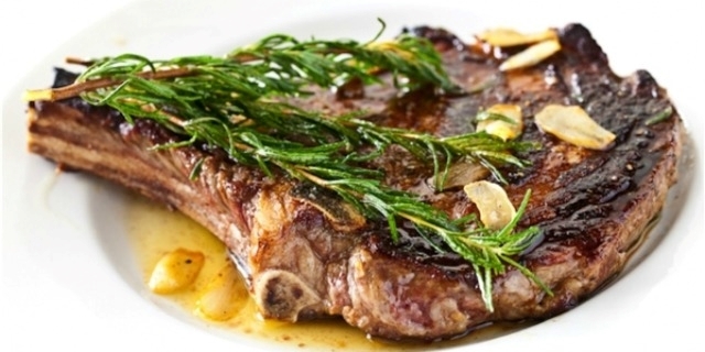 Recepty s cesnakom: steak s cesnakom a rozmarínom