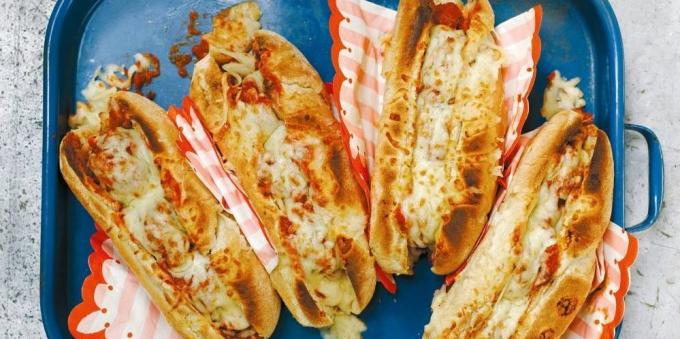 Recept hot hovädzie sendviče s mäsovými guľkami a paradajkovou omáčkou