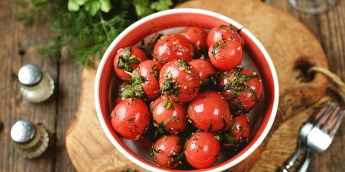 Solené paradajky s cesnakom a bylinkami na 2 hodiny