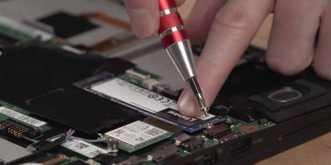 Ako pripojiť SSD k notebooku: Nainštalujte a zabezpečte SSD