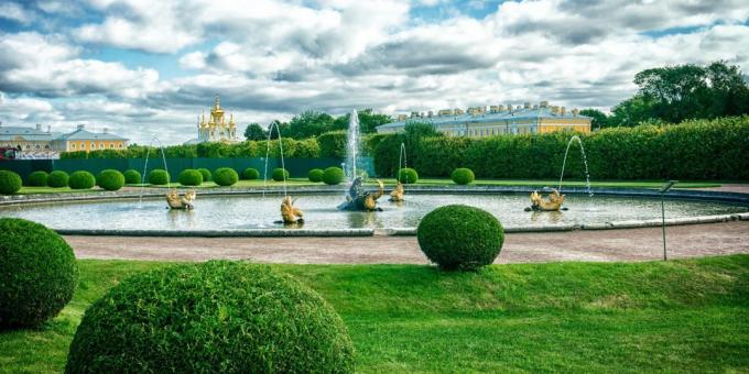 Krásnych miest v Rusku. Peterhof