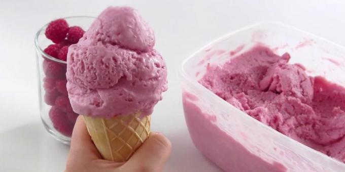 Tvaroh a jogurtová zmrzlina s kondenzovaným mliekom a malín