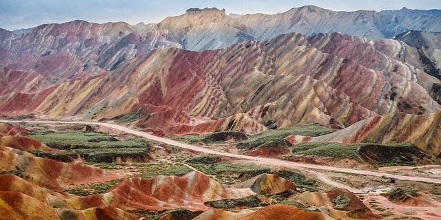 Asian území vedome láka turistov: farebné kopca Zhangye Danxia národný geologický park, Čína