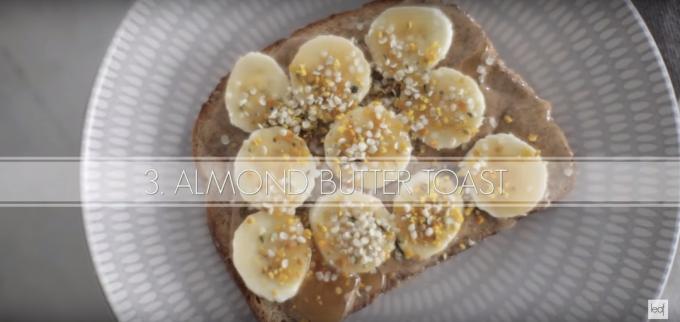 toasty recept s orechovou pastu, banány a včelí peľ