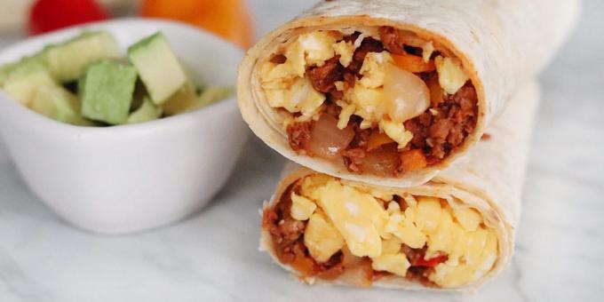 Burrito s miešanými vajciami a chorrizo