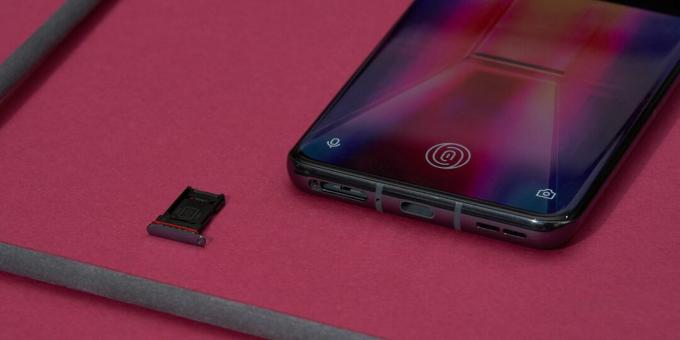 OnePlus 9 Pro: v spodnej časti je priečinok na SIM kartu, mikrofón, USB Type-C a reproduktor