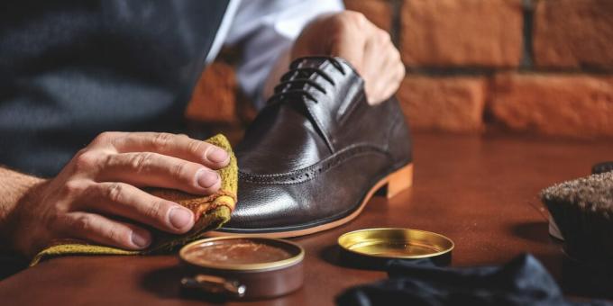 Ako sa starať o kožené topánky: ošetrujte ich krémom alebo voskom každých 6-7 ponožiek