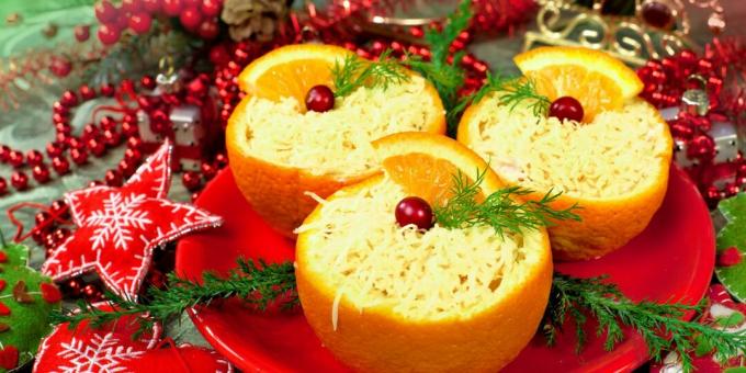 Syrový šalát s krabovými tyčinkami v oranžovej farbe: recepty na novoročné šaláty