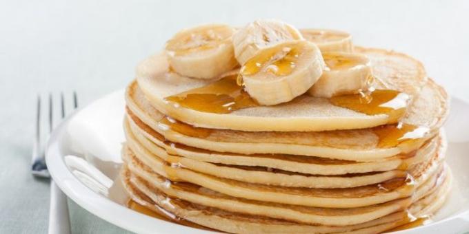 Čo variť na raňajky: American Palacinka s medom a banánmi