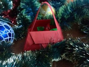 Darčeky pre nový rok s rukami: Darčekové krabičky Origami