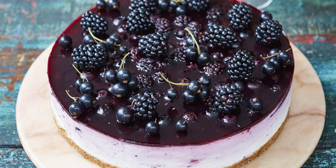 Tvarohový koláč recepty: Berry tvarohová torta bez pečenia Ombre