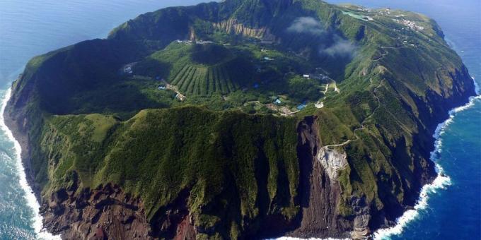 Asian územie nie je márna prilákať turistov: sopečný ostrov Aogašima, Japonsko