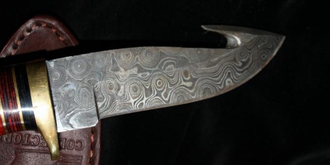Staroveké civilizačné technológie: moderný lovecký nôž vyrobený z damaškovej ocele 