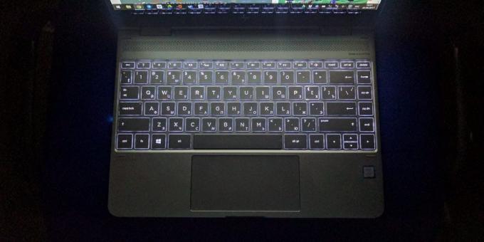HP Spectre X360: podsvietenou klávesnicou