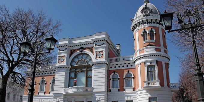 Pamiatky Ulyanovsk: Múzeum miestneho umenia a umenia