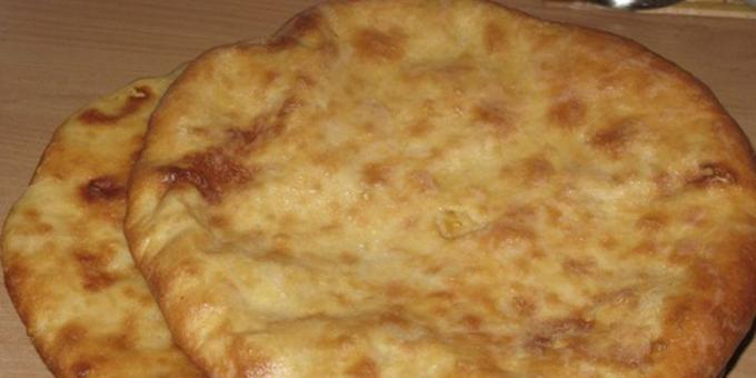 Recepty: Osetsko chlebíček so syrom, zemiaky a byliny
