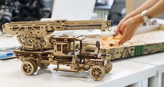 UGEARS: truck