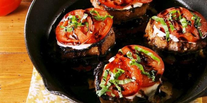 Ako smažiť bravčové mäso na kosti s paradajkami a mozarellou