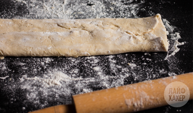 Jednoduchý recept na croissant: preložte pozdĺžne na polovicu