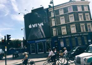 FOTO: Ako Apple propaguje svoju hudobnú prevádzky celosvetový