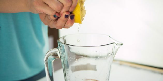 Čerešňová limonáda: Vytlačte citrusovú šťavu