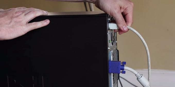 Ako pripojiť SSD k stolnému počítaču: Vypnite a odpojte káble