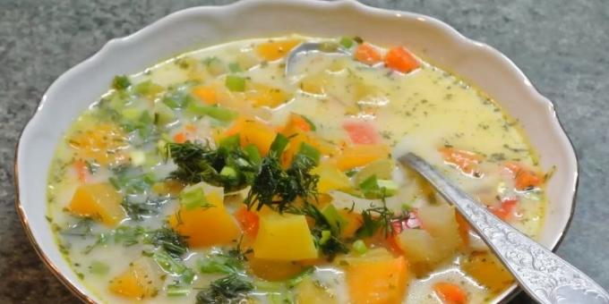 Zeleninová polievka s tekvicou a smotanou