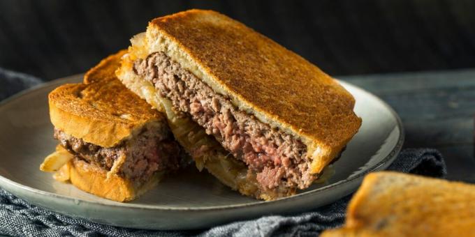 Patty melts - lahodné sendviče s mäsovými guľkami a syrom