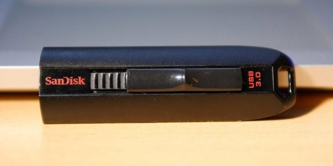 Ako odstrániť ochranu z flash disku alebo pamäťovej karty: skontrolovať fyzický prepínač