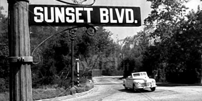 Filmové tituly, zmeniť význam preklade: Sunset Blvd - «Sunset Boulevard»