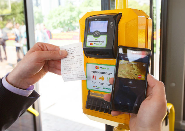 Platba smartphone s NFC Pohodlné platenie plastovej karty s NFC