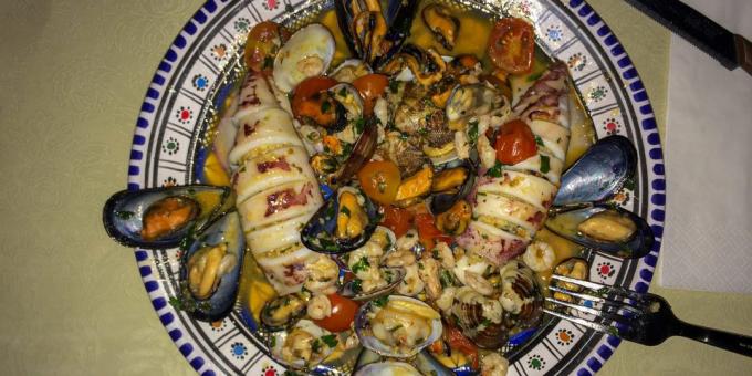 Mäkké chobotnice s morskými plodmi: jednoduchý recept