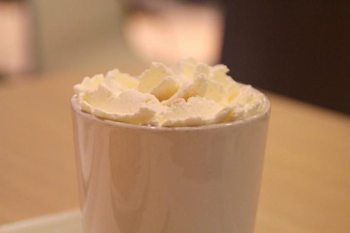 teplé nápoje: biela horúca čokoláda s tekvicou
