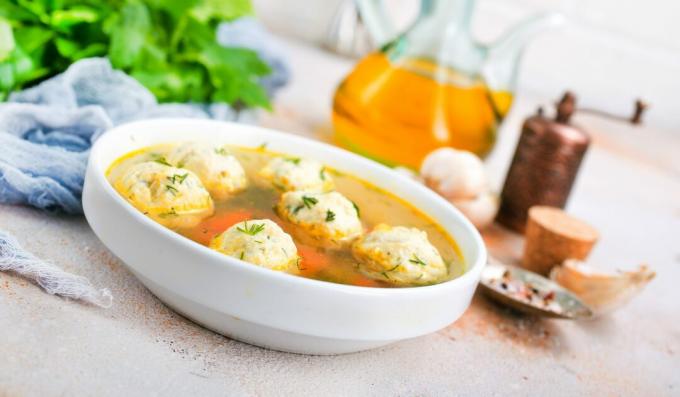 Hubová polievka so zemiakovými knedľami