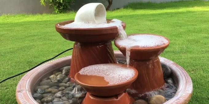 DIY kaskádová fontána z hlinených váz