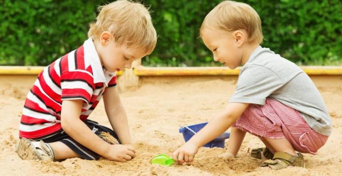 Komunikácia s dieťaťom: piesočná terapia