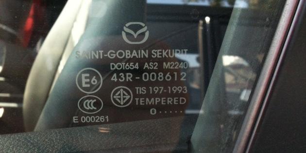 Ako kúpiť ojazdený automobil: Značenie skla sa môžu líšiť 1-2 číslice alebo symboly
