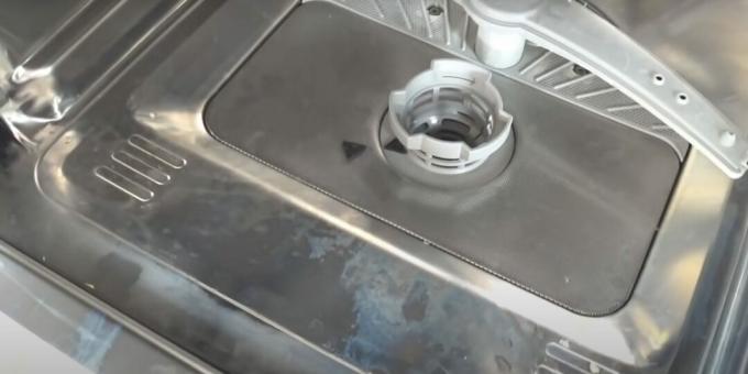 Ako čistiť umývačku riadu: nájdite filter