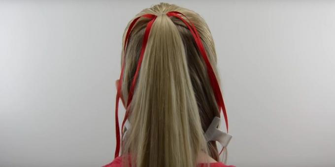 Nové účesy pre dievčatá: Rozdeľte vlasy a viazacie pásky