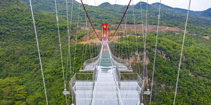 Najstrašidelnejšie mosty: Sklenený most Huangchuan Tri rokliny