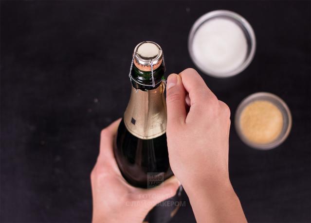 Šampanské koktaily. Champagne želé: open bottle