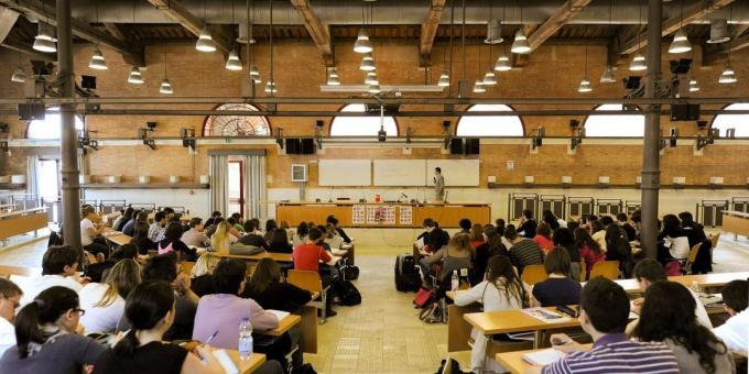 Vysokoškolské vzdelanie v Taliansku: študenti volia ich väčšina disciplín sa môžu slobodne rozhodnúť, keď sú pripravení prijať skúšky