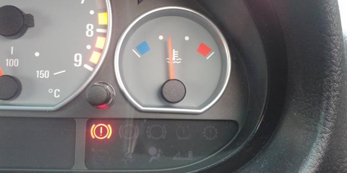 Prečo zle osvetlené kachle v aute: termostat zlyhania
