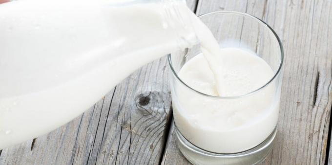Zdravé nápoje pred spaním: teplé mlieko
