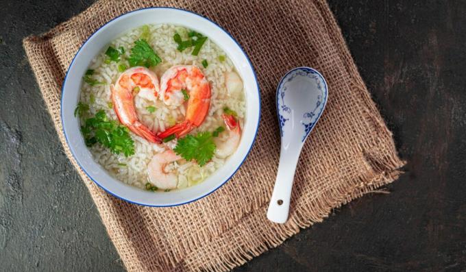 Thajská ryžová polievka s krevetami