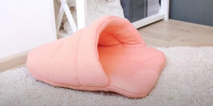 Ako ušiť látkovú posteľ v tvare papuče pre mačku