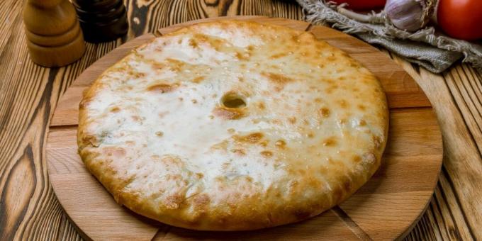 Osetský kefírový koláč so syrom a zemiakmi
