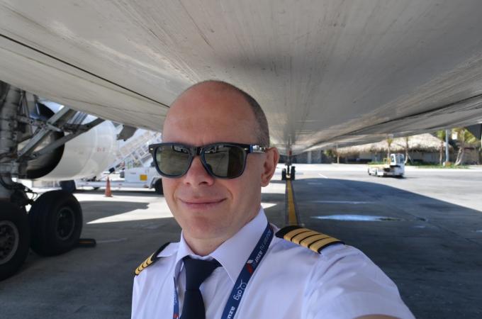Andrew Gromozdin pilot "Boeing" on demand profesii