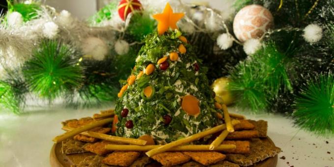 Novoročné občerstvenie so syrom a šunkou v tvare vianočného stromčeka