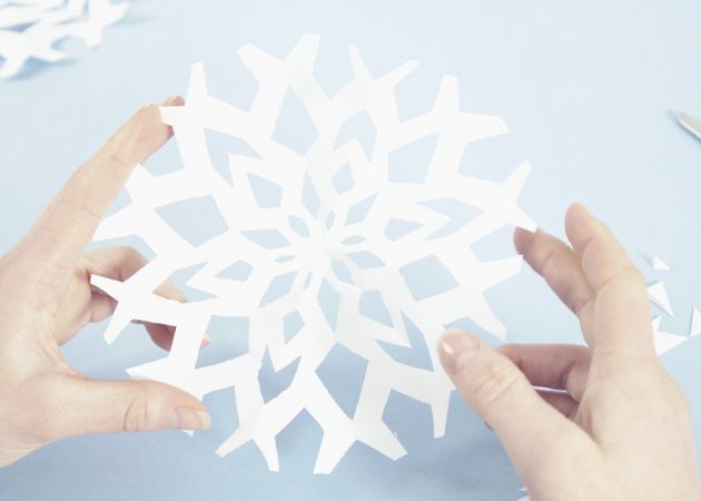 Ozdobiť vianočný strom: Snowflake Papierové